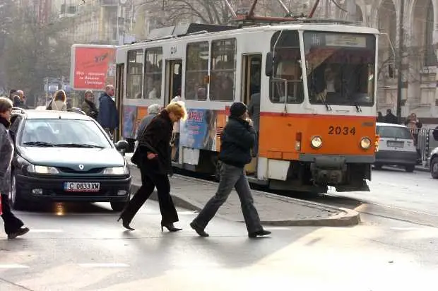 Възстановяват движението на травмаи 12 и 18 по бул. Мария Луиза