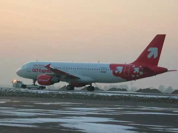 Самолет от Полша кацна аварийно в София
