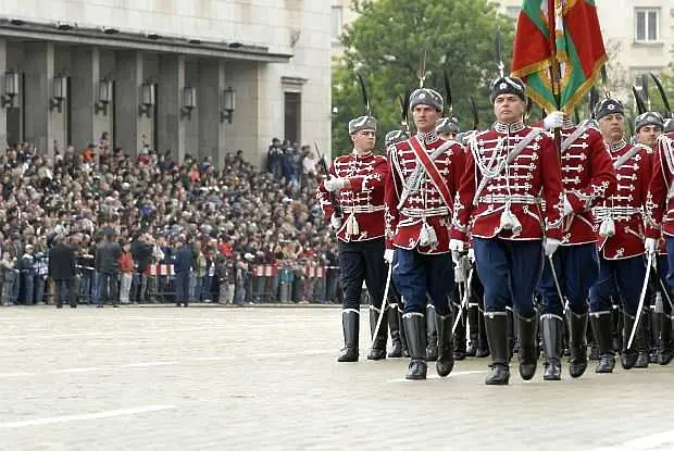 С парад беше отбелязан празника на Бългрската армия