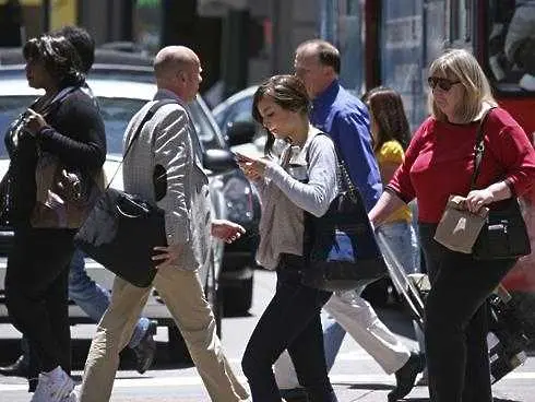 Ню Джърси ще глобява пешеходците, които пишат sms-и 