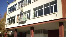 Стена на столично училище падна от земетресенията