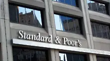 S&P: Вероятността Гърция да напусне еврозоната е едно към три   