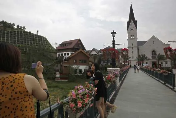 Китай построи имитация на австрийско село