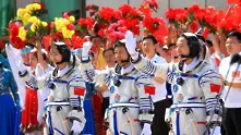 Китайски космически кораб осъществи първото си ръчно скачване (видео)