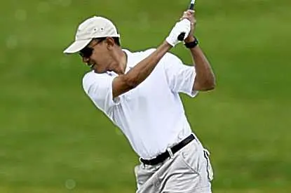 Обама празнува рожден ден с игра на голф