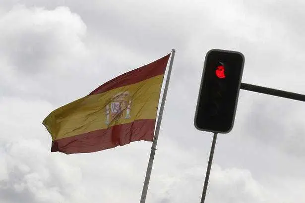 Бивши испански държавници се отказаха от бонусите си