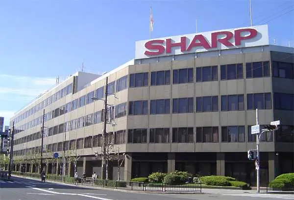 Sharp съкращава 5000 работни места