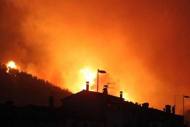 Трима загинаха при пожари в Испания
