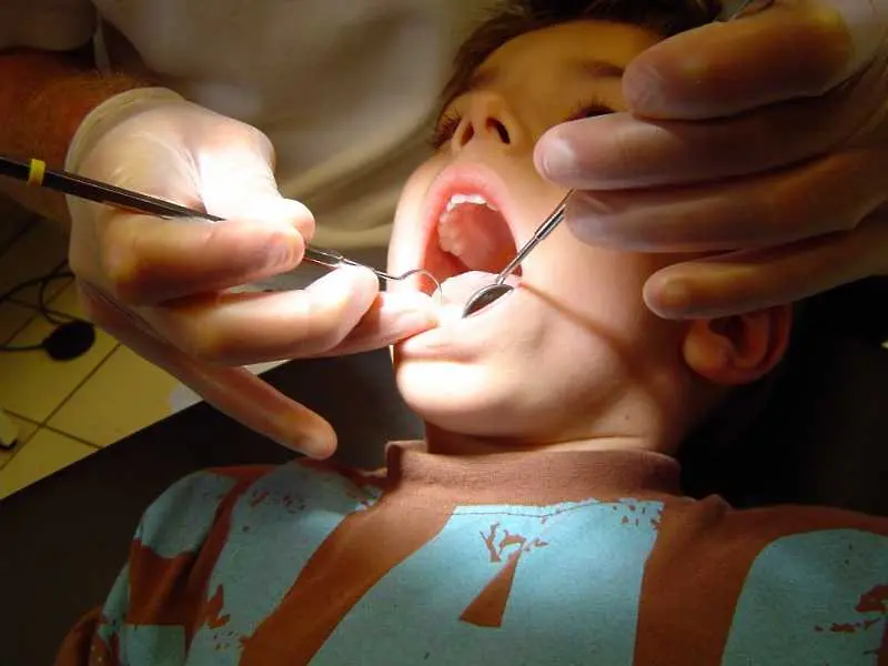 САЩ застрашени от епидемия от СПИН заради зъболекар