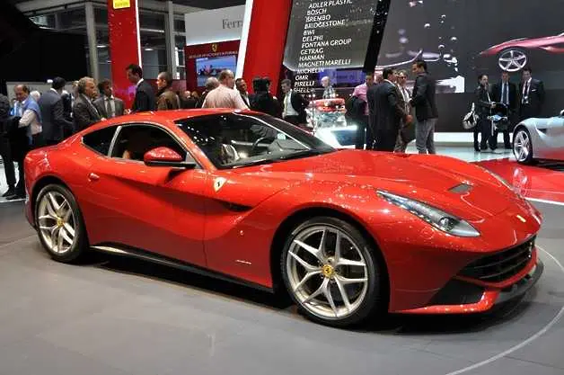Светът купи рекорден брой коли Ferrari