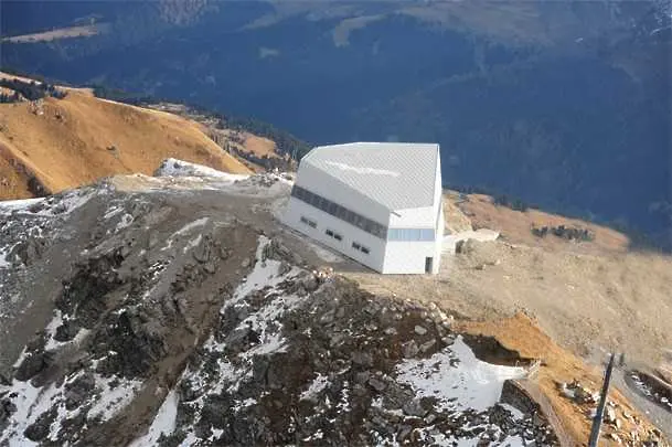 Ресторант отвори врати на връх в швейцарските Алпи (снимки)