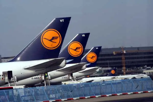 Lufthansa отменя стотици полети утре