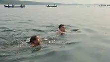 6-годишно момиче преплува Дунав