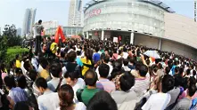 Китайски демонстранти щурмуваха японски фирми