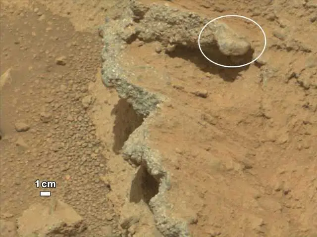 Curiosity откри следи от вода на Марс