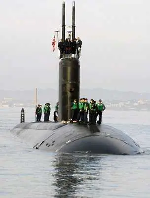 Атомна подводница се удари в крайцер