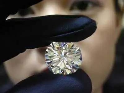 Защо руските диаманти няма да направят годежния пръстен по-евтин