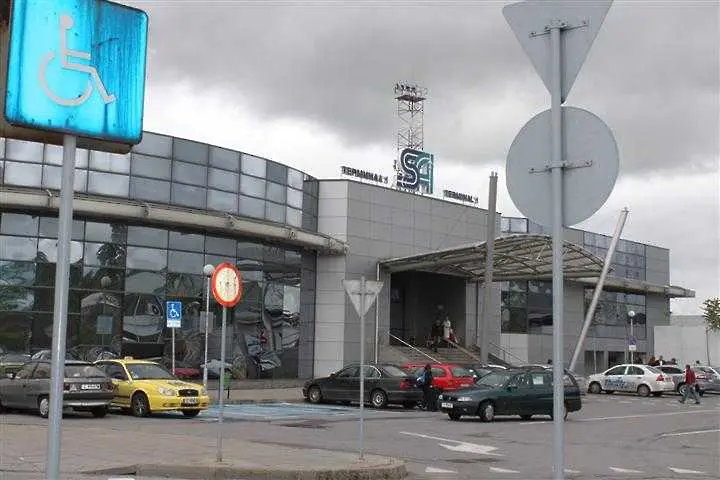 Събарят стария терминал на летище София, ще строят нов?