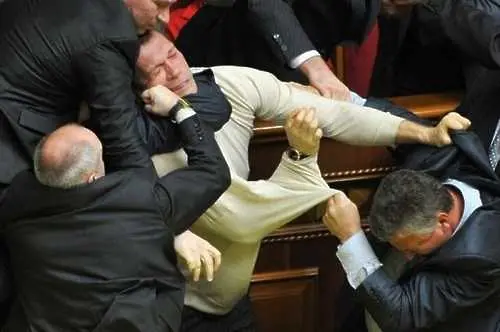 Пак масов бой в украинския парламент