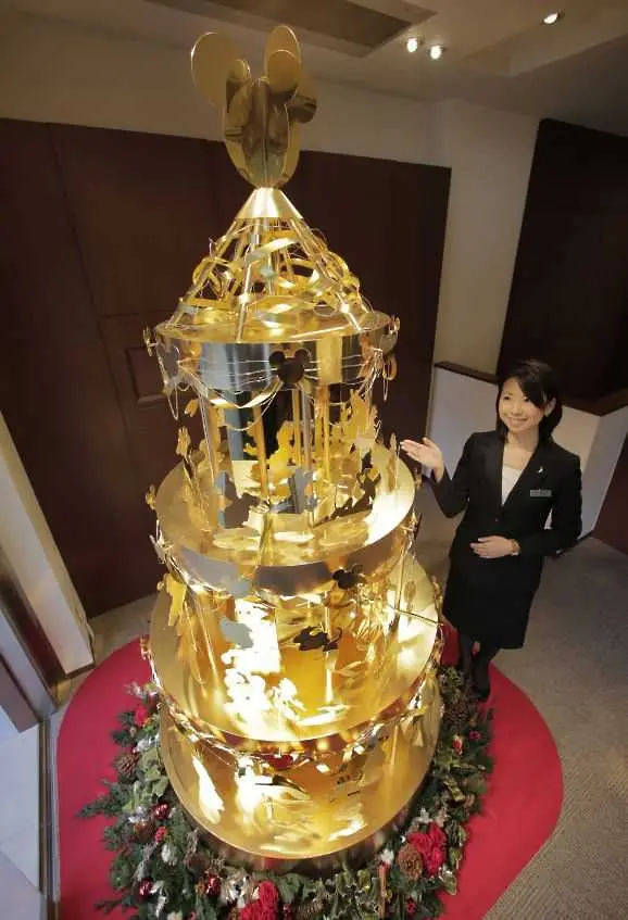 Японци купуват златни елхи за Нова година
