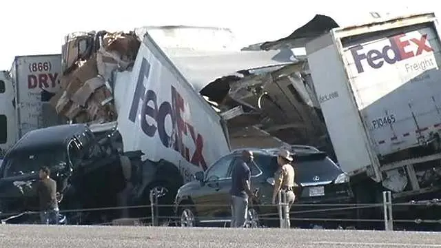 Над 100 автомобила се сблъскаха в Тексас, двама загинаха 