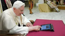 Папата се подвизава в Twitter като @pontifex