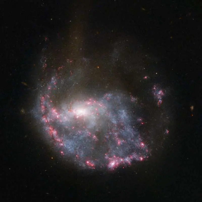 „Хъбъл” засне сблъсък между две галактики