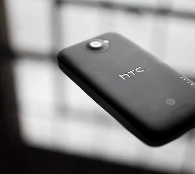 HTC с 90% спад на печалбите