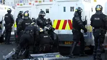 Раниха 29 полицаи при протести в Белфаст