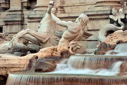Лагерфелд и Fendi реставрират фонтана Треви