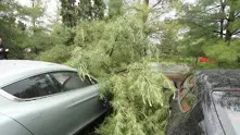 Страшен ураган в Габрово, призоваха хората да не излизат от домовете си