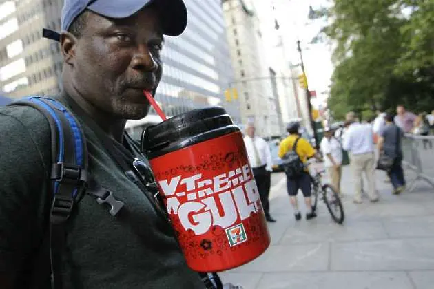 Ню Йорк се бори с разпространението на газираните напитки