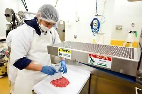 Две български фирми произвеждали колбаси с конско месо
