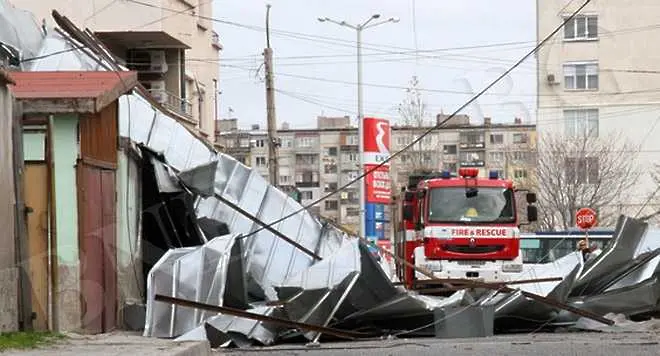 Жена загина от урагана в Габрово, бедственото положение продължава