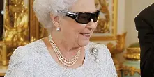 Кралицата на Великобритания призната за „най-запомнящо се момиче на Бонд”