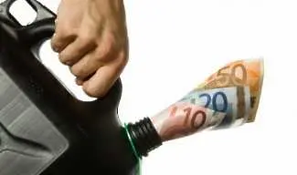 Цената на европейския нефт падна до 100 долара за барел