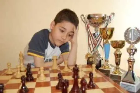 Третокласникът Цветан Стоянов стана световен шампион по шахмат