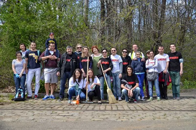 Мениджър се включи в инициативата Да изчистим България