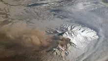 Вулкан в Камчатка изригна пепел на 6 км в небето
