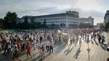 Над 10 хиляди души в два паралелни протеста в София тази вечер
