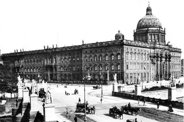 Берлин възстановява двореца на крал Фридрих 