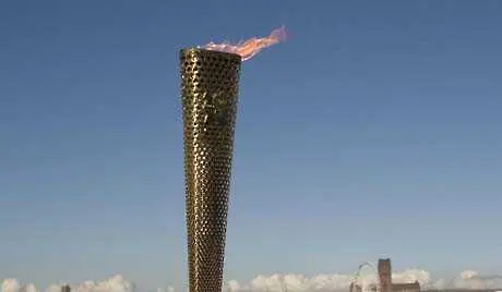 Олимпийският факел излиза в открития Космос