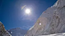 Покорете Еверест с това невероятно видео