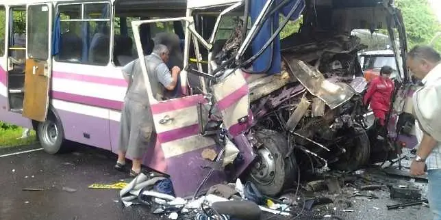 Обявиха имената на загиналите при автобусната катастрофа в Украйна