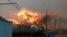 Град в Канада евакуиран след взрив на влакова композиция с нефт