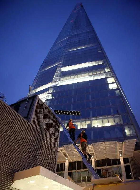 6 активистки изкачват лондонския небостъргач Шард в защита на Арктика