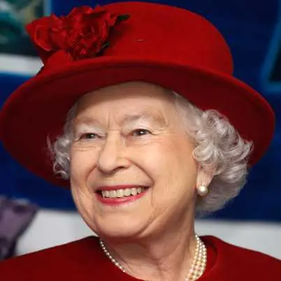 Кралица Елизабет II каза да на еднополовите бракове