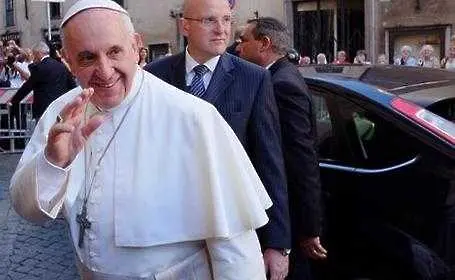 Папа Франциск засилва контрола върху банка Ватикана