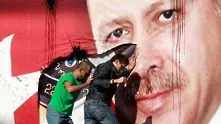 Три турски деца на прокурор за скъсан плакат на Ердоган