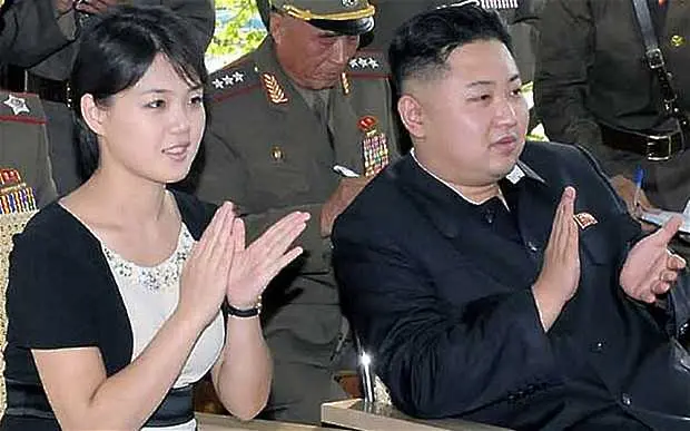 Ким Чен Ун се показа със съпругата си